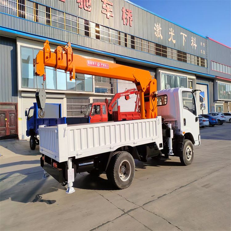 宽城满族自治县三轮随车吊定制 农用改装机自备吊中瑞长期出售